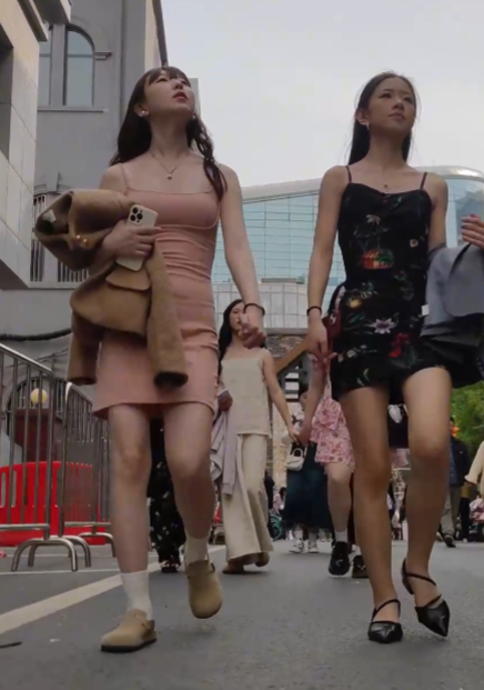 超上头KXCD步行街拍抄底合集20V1.8GB