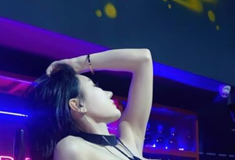 推特九头身女神（佳多饱）全网最全定制合集