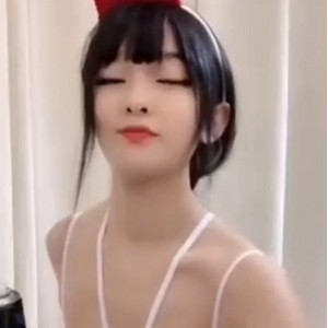 OnlyFans咸小樱舔耳福利10V8.8G娇媚入魂